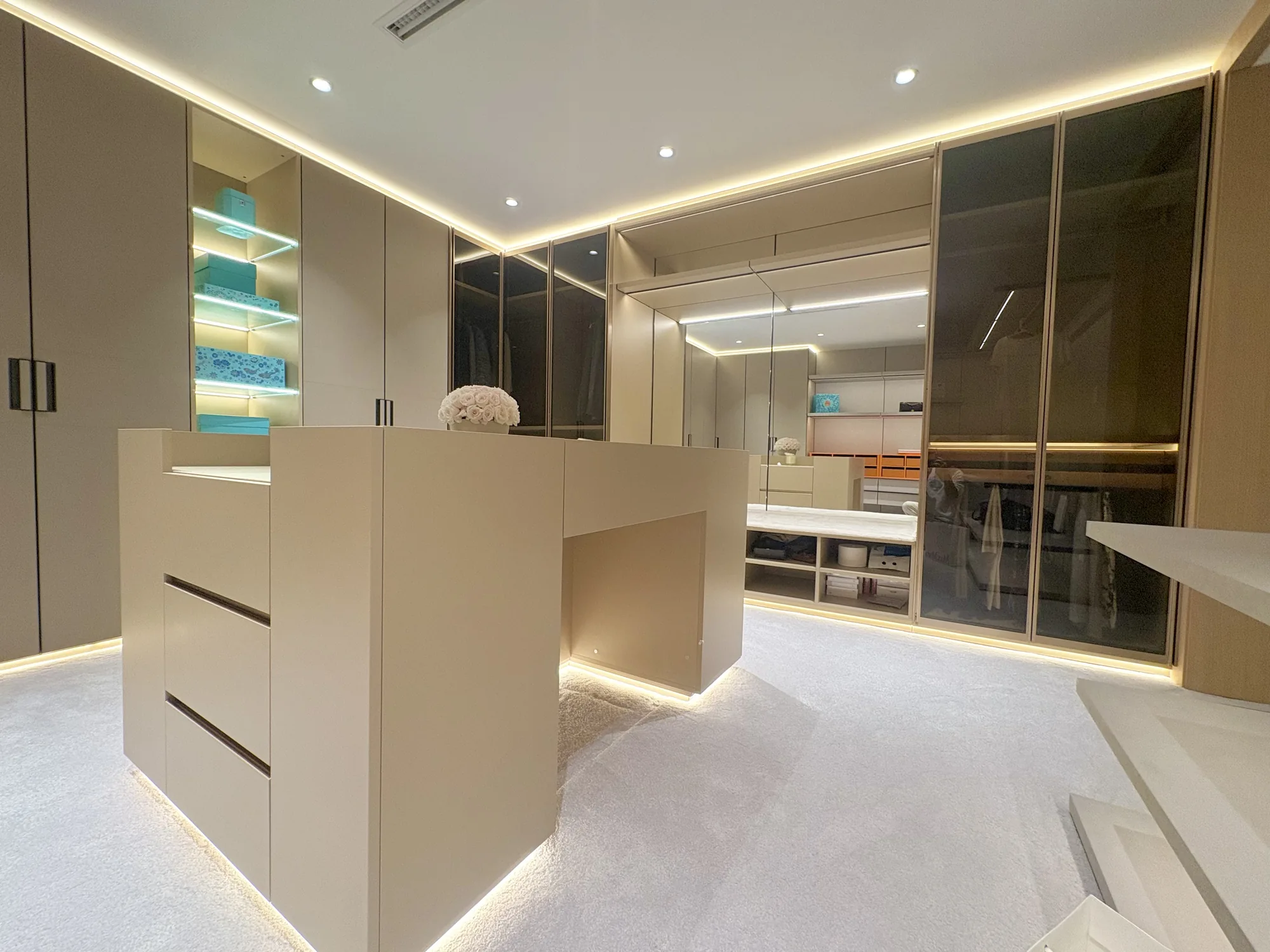 Dover Heights interior with integrated lighting and bespoke joinery
